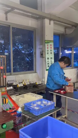 IP67 T Branch Solar Mc4 Connector 2 in 1/3 in 1/4 in 1/ 5 in 1 T